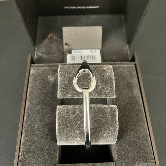 Gucci Silver and Cream Watch - Picture 5 of 8